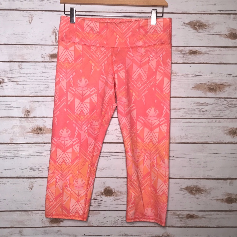 ALO Yoga Pants Airbrush Capri Leggings Sz Medium